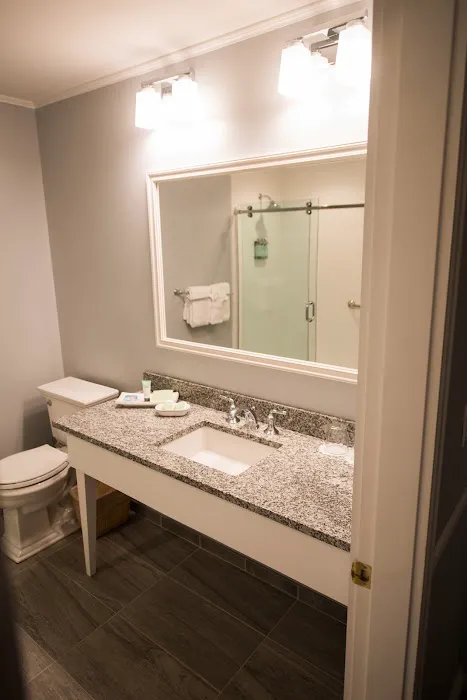 The Inn at Ocean's Edge 4