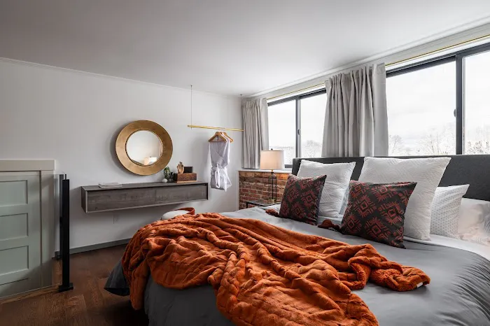 Spofford Lodge - Exclusive Suites 5