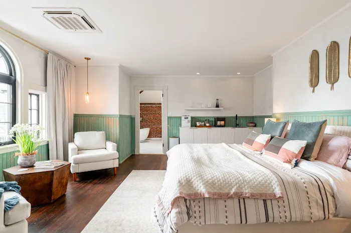 Spofford Lodge - Exclusive Suites 5