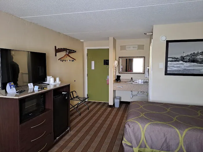 Super 8 by Wyndham Bangor 4
