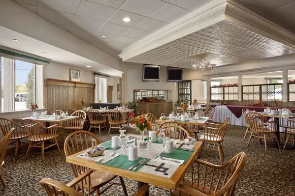 Ramada by Wyndham Bangor 4