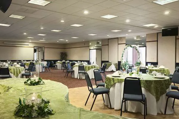 Ramada by Wyndham Bangor 4