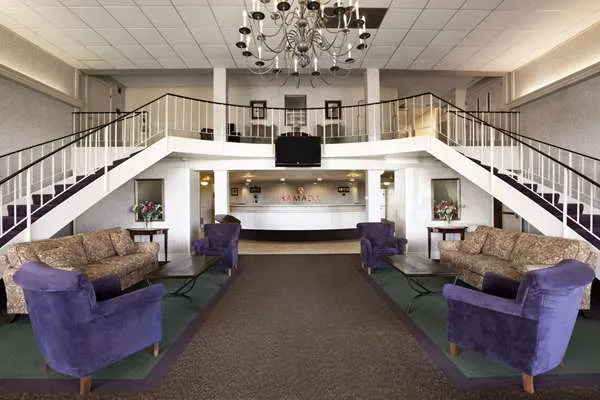 Ramada by Wyndham Bangor 4