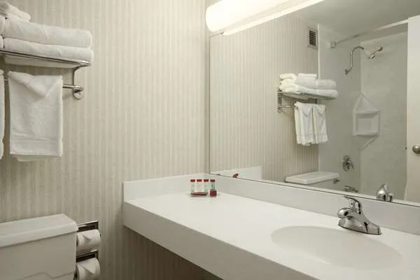 Ramada by Wyndham Bangor 4