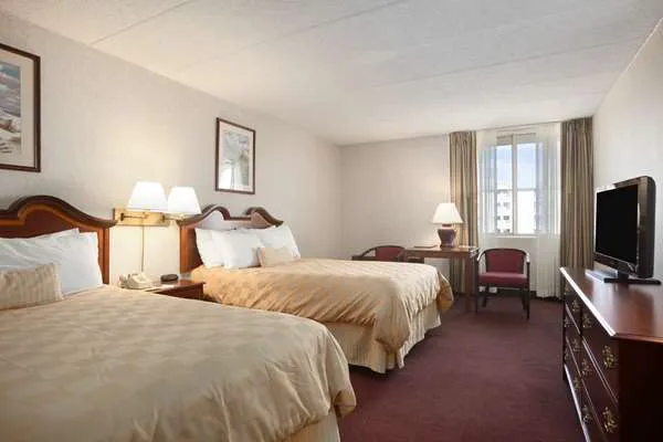 Ramada by Wyndham Bangor 4