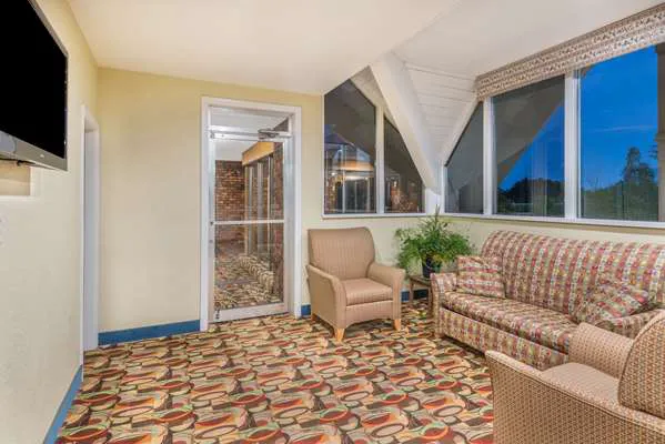 Howard Johnson by Wyndham Bangor 4