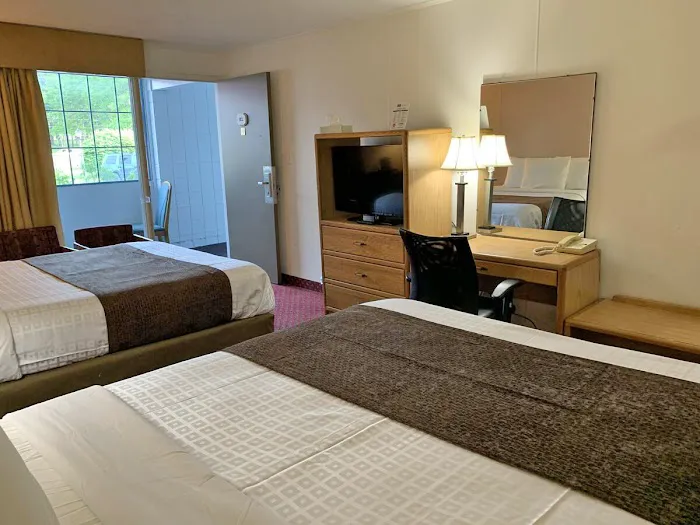 Red Carpet Inn & Suites Ebensburg, PA 4