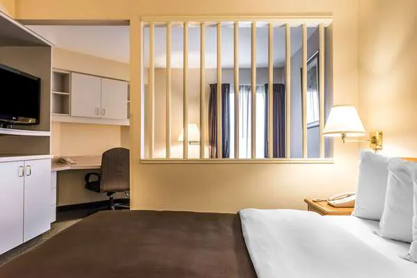 Comfort Inn 4