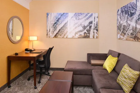 SpringHill Suites Pittsburgh Mills 4
