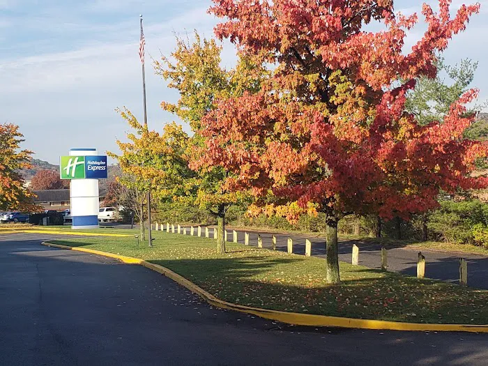 Holiday Inn Express Pittsburgh-North (Harmarville) by IHG 4