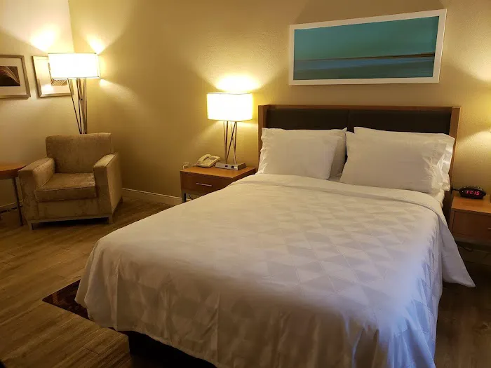 Holiday Inn Express Pittsburgh-North (Harmarville) by IHG 4
