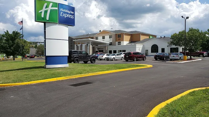 Holiday Inn Express Pittsburgh-North (Harmarville) by IHG 4