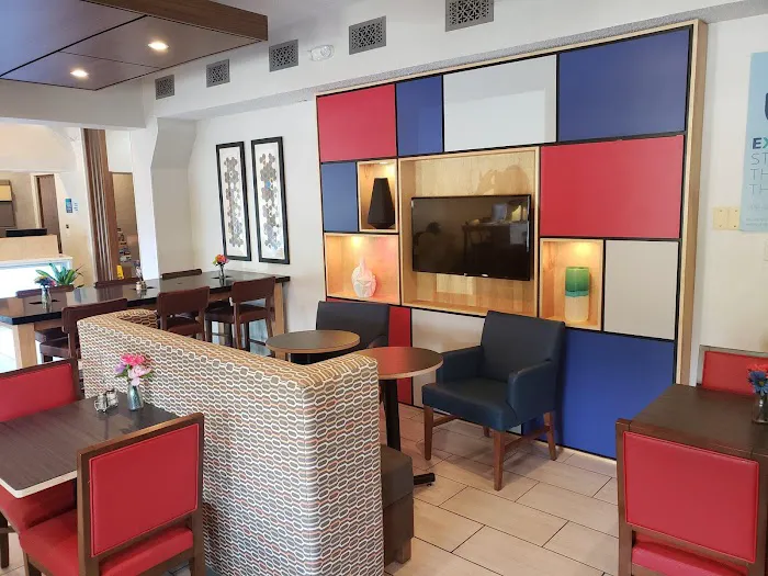 Holiday Inn Express Pittsburgh-North (Harmarville) by IHG 4