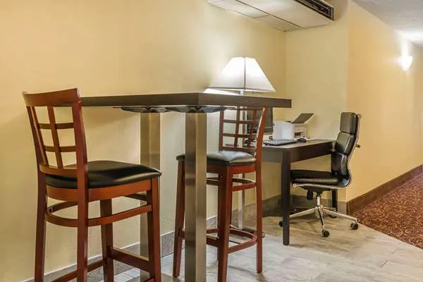 Quality Inn & Suites 4