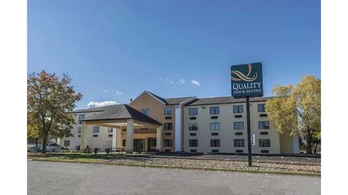 Quality Inn & Suites 4