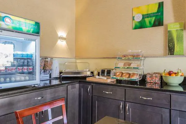 Quality Inn & Suites 4