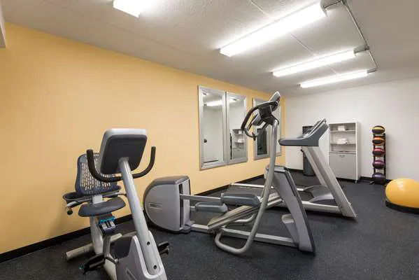 Days Inn by Wyndham Pittsburgh-Harmarville 4