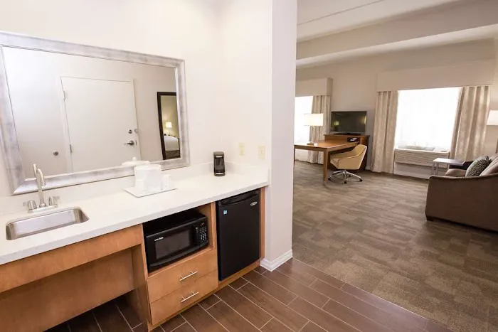 Hampton Inn & Suites Pittsburgh/Harmarville 4