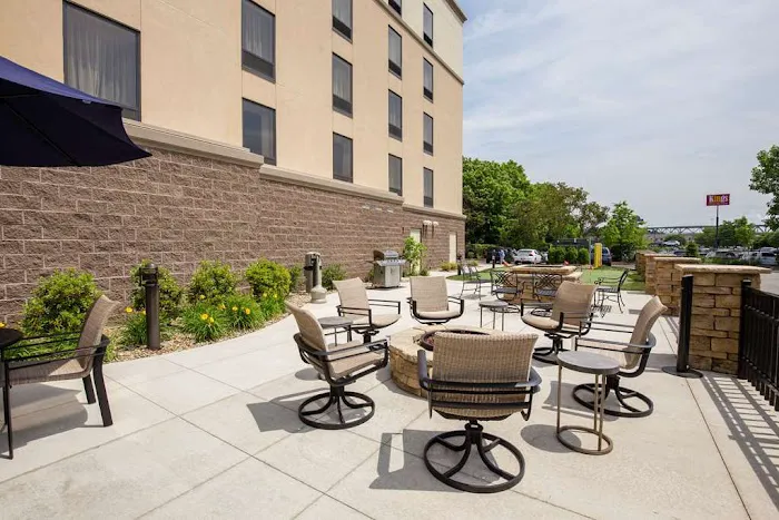Hampton Inn & Suites Pittsburgh/Harmarville 4