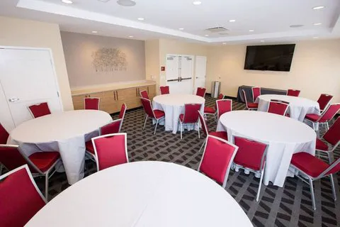 TownePlace Suites Pittsburgh Harmarville 4