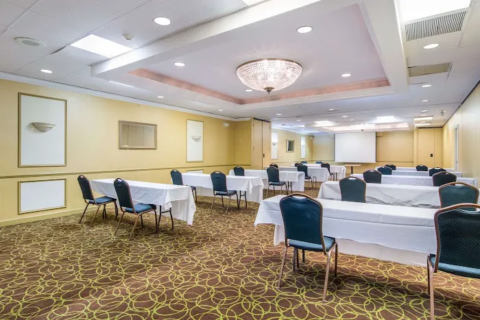 Comfort Inn & Suites 4