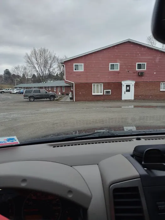 Country Manor Motel 4