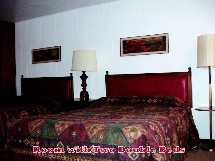 Country Manor Motel 4