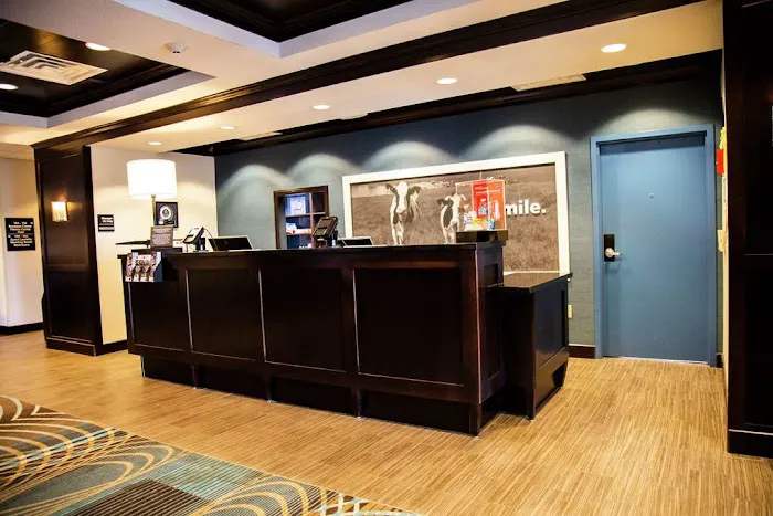 Hampton Inn & Suites Sharon 4