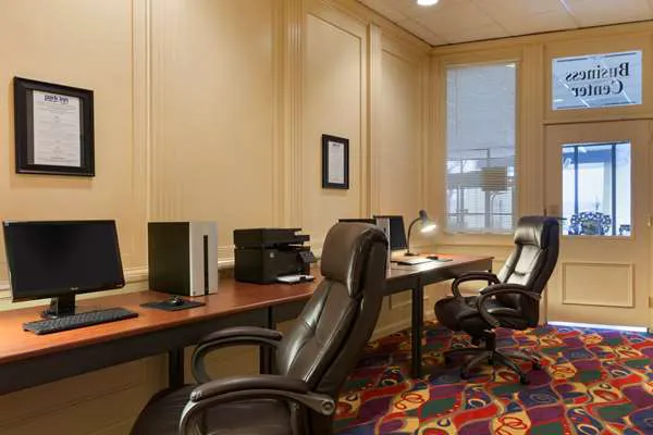 Park Inn by Radisson Sharon, PA 4