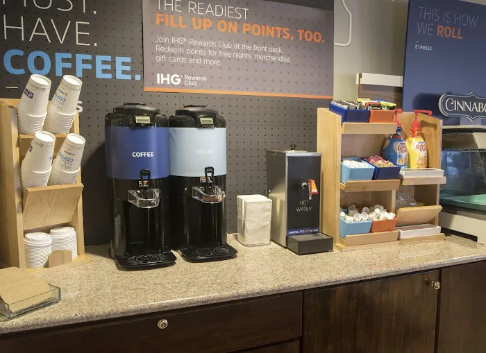 Holiday Inn Express & Suites Sharon-Hermitage by IHG 4