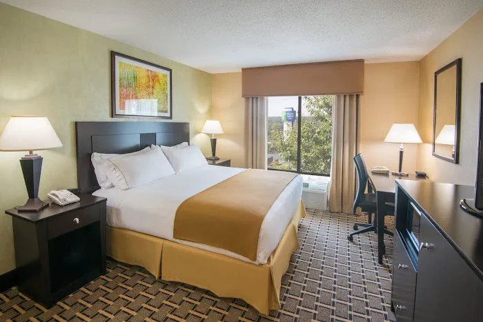 Holiday Inn Express & Suites Sharon-Hermitage by IHG 4