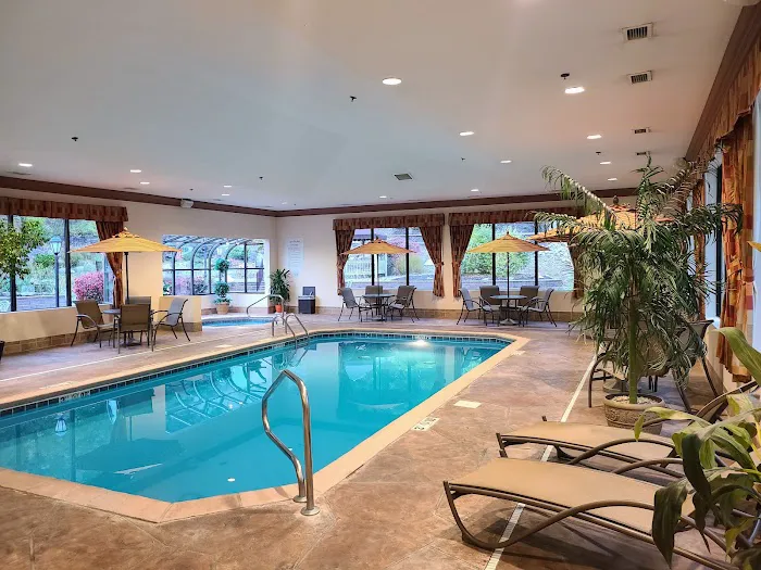 Holiday Inn Express & Suites Sharon-Hermitage by IHG 4