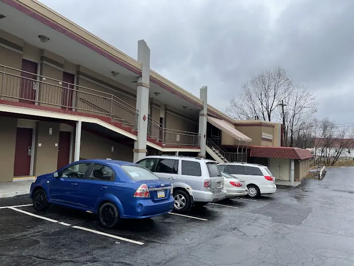 Econo Lodge 4