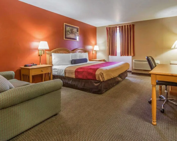 Econo Lodge 4