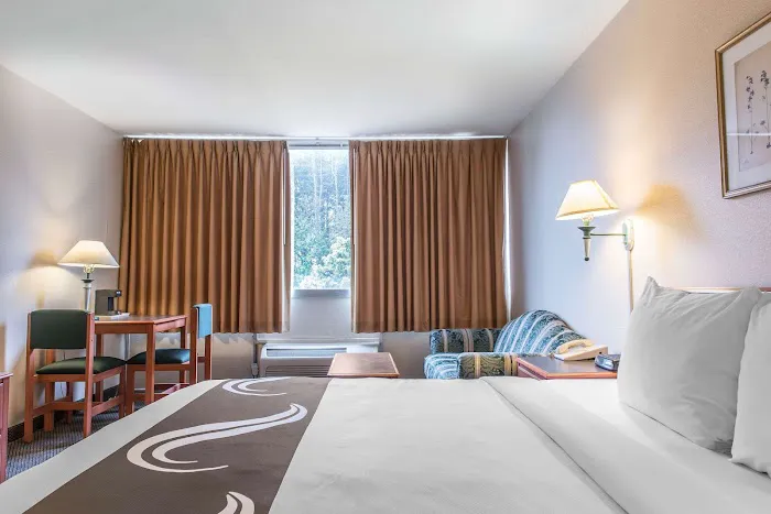 Quality Inn 4
