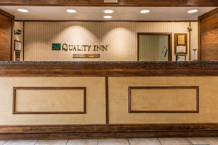 Quality Inn 4