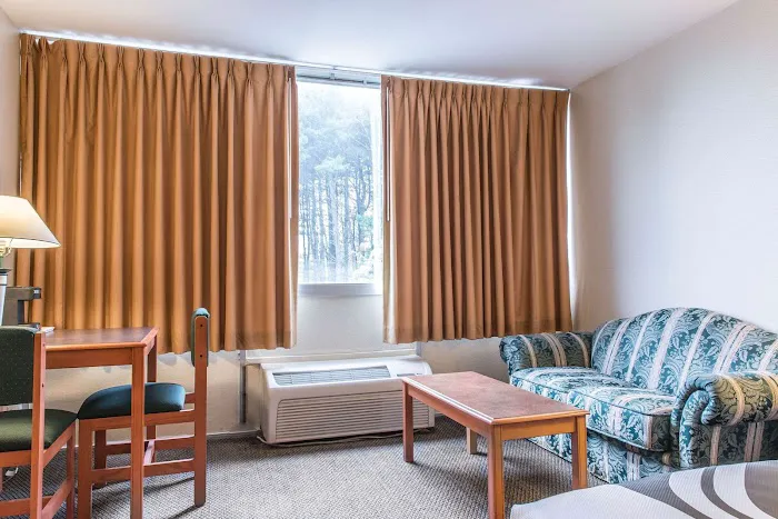 Quality Inn 4