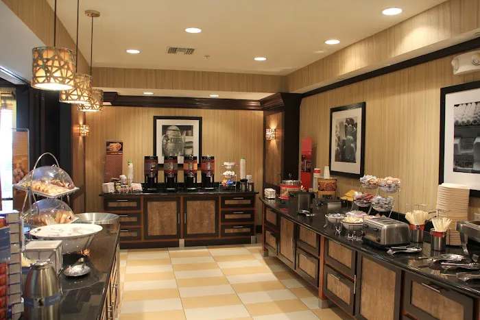 Hampton Inn & Suites New Castle 4