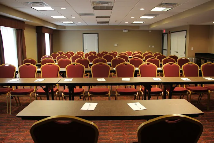 Hampton Inn & Suites New Castle 4