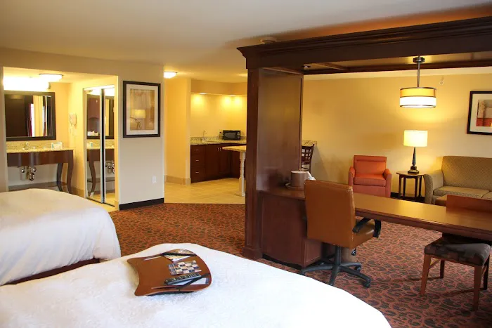 Hampton Inn & Suites New Castle 4