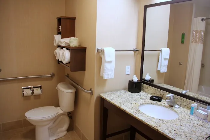 Hampton Inn & Suites New Castle 4
