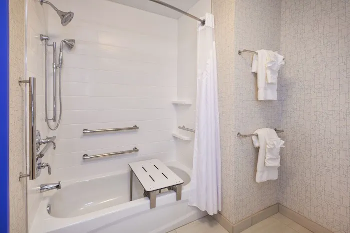 Holiday Inn Express & Suites New Castle by IHG 4