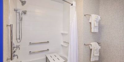Holiday Inn Express & Suites New Castle by IHG