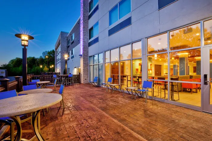 Holiday Inn Express & Suites New Castle by IHG 4