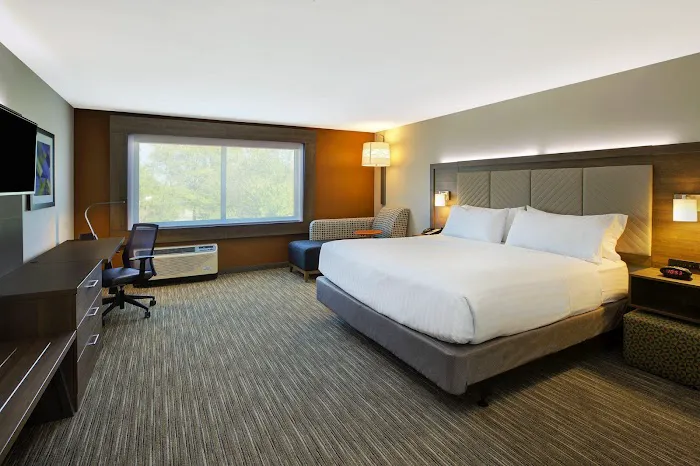 Holiday Inn Express & Suites New Castle by IHG 4