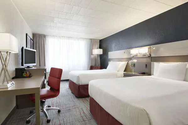 Ramada by Wyndham Beaver Falls 4