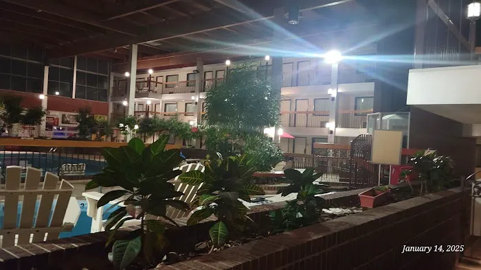 Ramada by Wyndham Beaver Falls 4