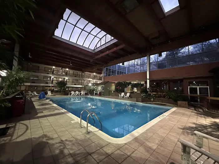 Ramada by Wyndham Beaver Falls 4