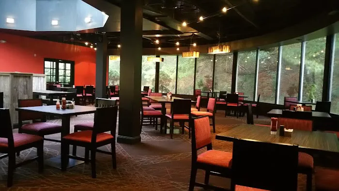 Ramada by Wyndham Beaver Falls 4