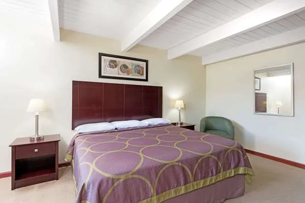 Super 8 by Wyndham Beaver Falls 4